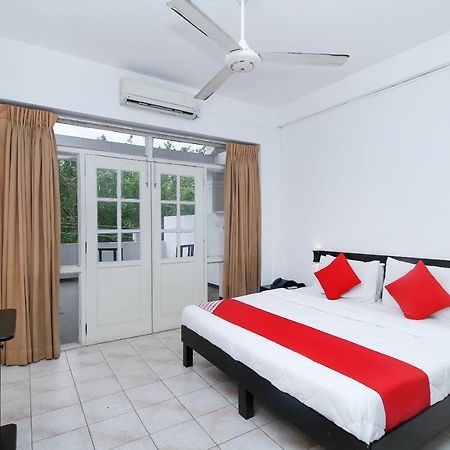 Hotel Nathaliya Katunayaka Esterno foto