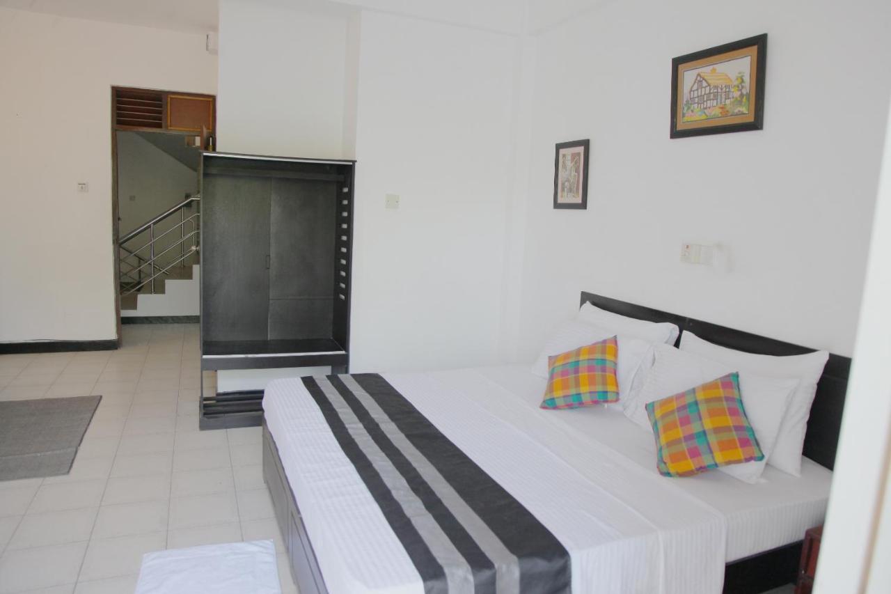Hotel Nathaliya Katunayaka Esterno foto