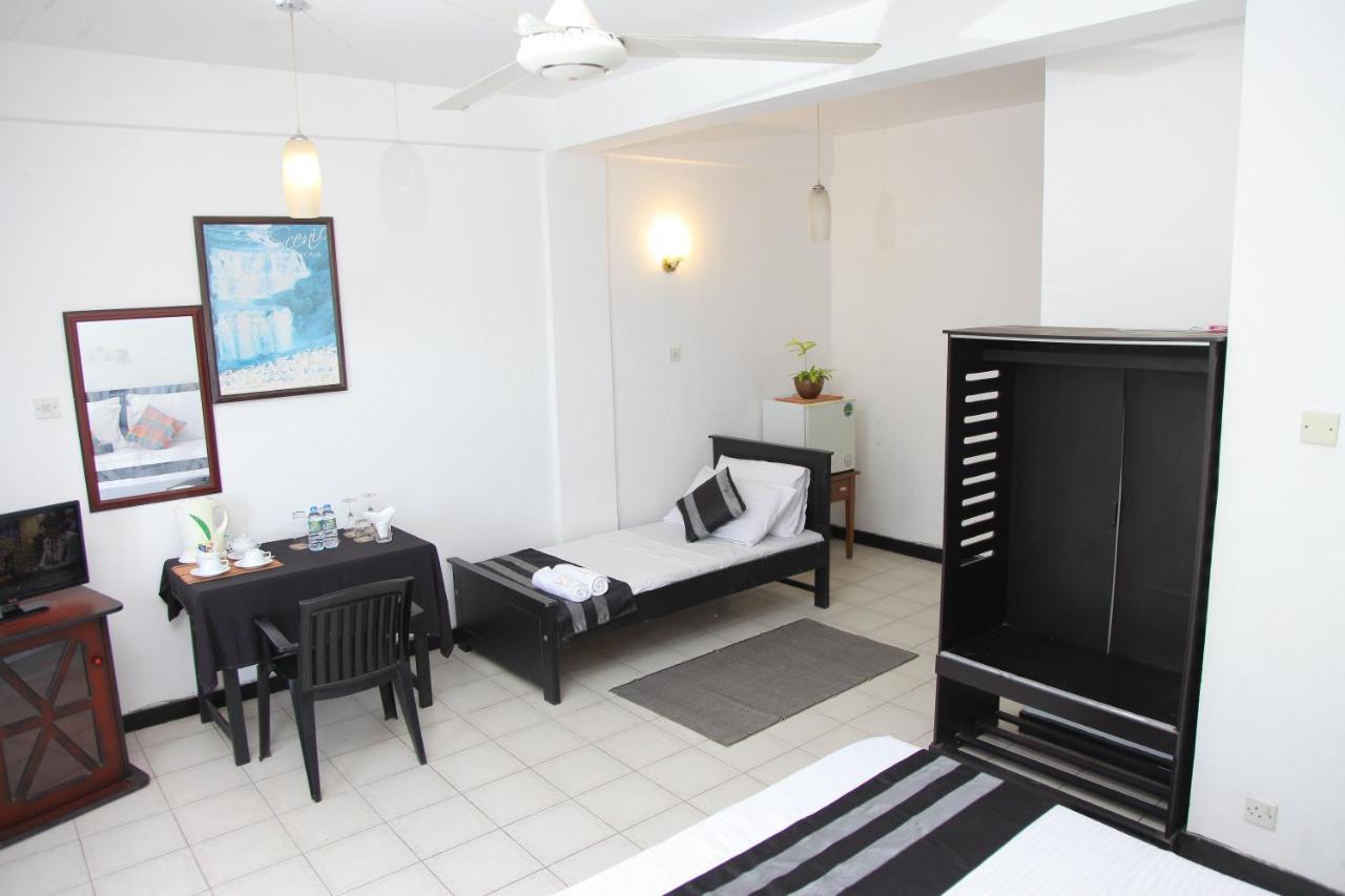 Hotel Nathaliya Katunayaka Esterno foto
