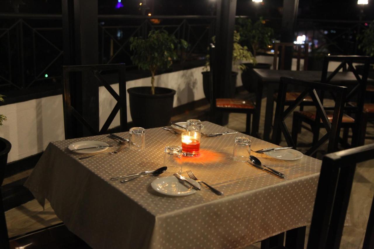 Hotel Nathaliya Katunayaka Esterno foto