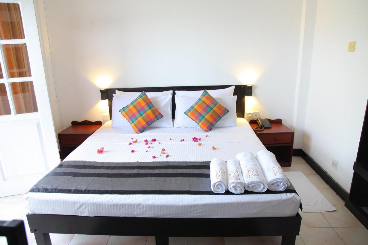 Hotel Nathaliya Katunayaka Esterno foto